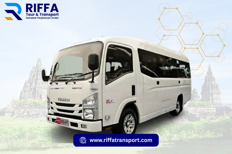 Isuzu Elf Long chassis warna putih kapasitas 19 penumpang, armada sewa elf Jogja RIFFA Tour & Transport background Candi.