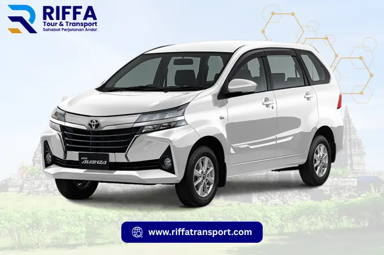 Toyota New Avanza warna putih untuk layanan sewa mobil keluarga di Jogja dengan latar Candi Prambanan oleh RIFFA Tour & Transport.